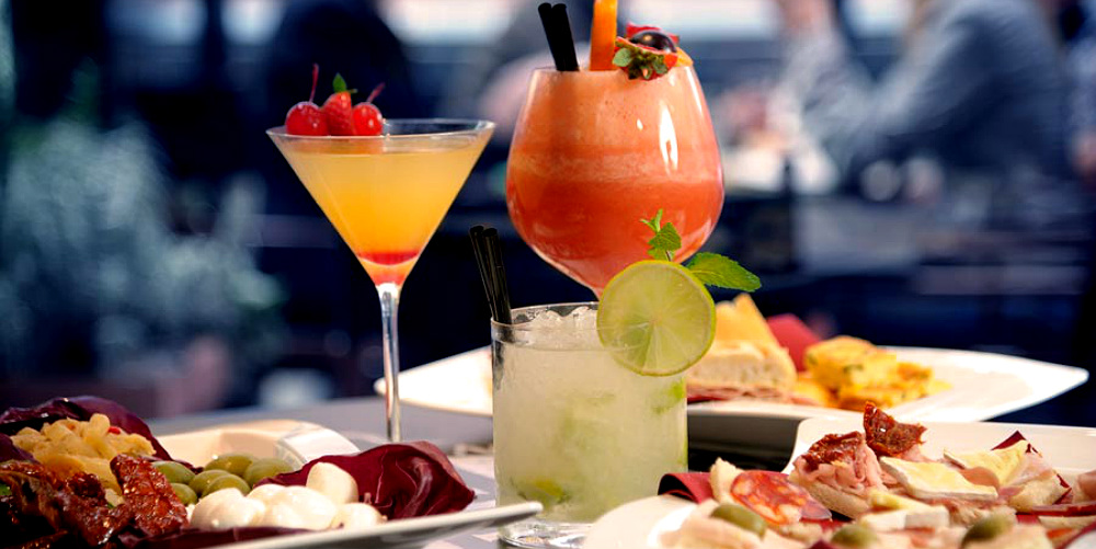 Cocktail happy hour